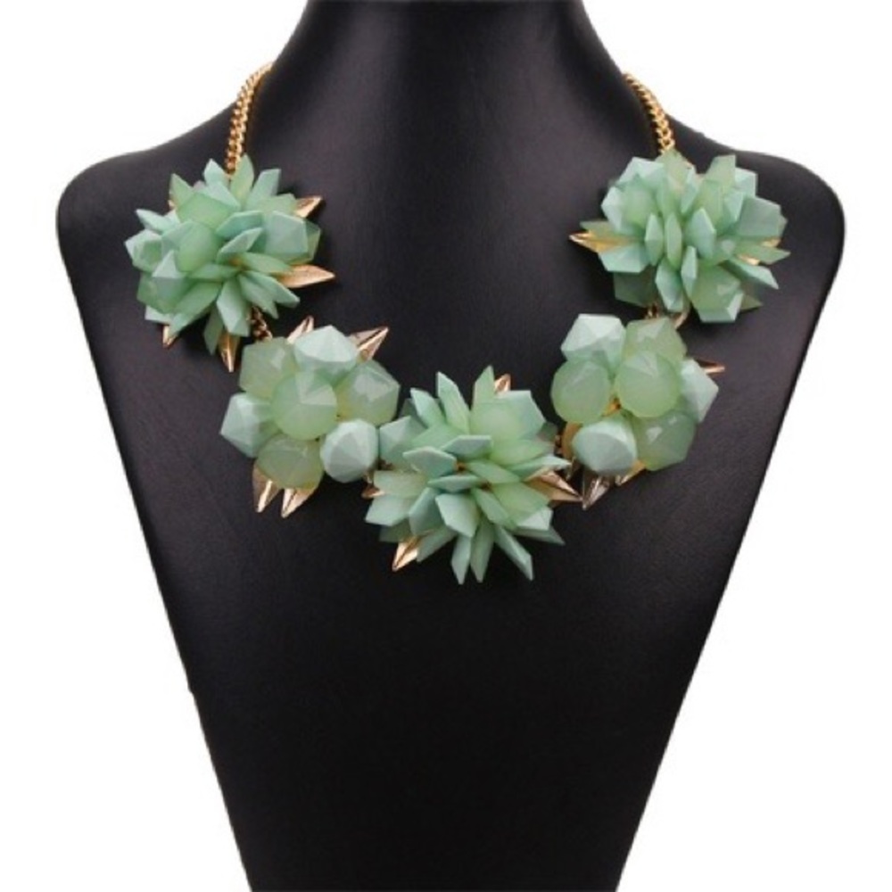 Beautiful Green And Gold Flower Necklace Floral